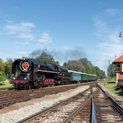 Osobitný vlak 31263 pri príchode do Fiľakova